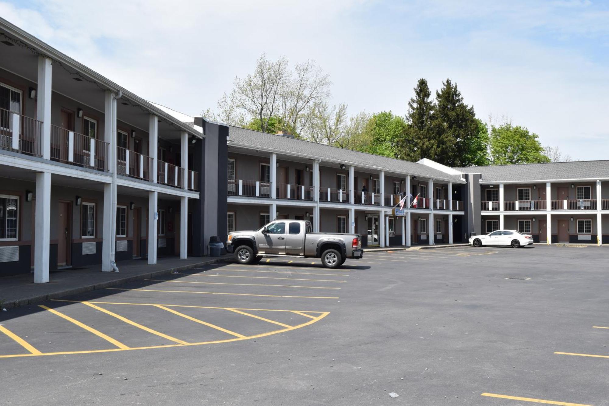 University Manor Inn Μπάφαλο Εξωτερικό φωτογραφία